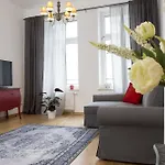 Leon Suite Apartments