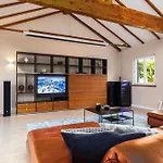 Villa Von Maximus