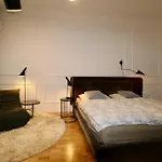 Zentrales Hochwertiges Gruenderzeit-Apartment Thomasius