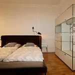 Zentrales Hochwertiges Gruenderzeit-Apartment Thomasius