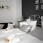 Deluxe Apartment With Balcony Near Stadium & City