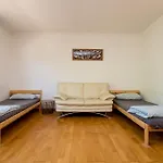 Ferienwohnung mit 123qm für 8 Personen mit sehr großem Garten, einfache Innen-Ausstattung