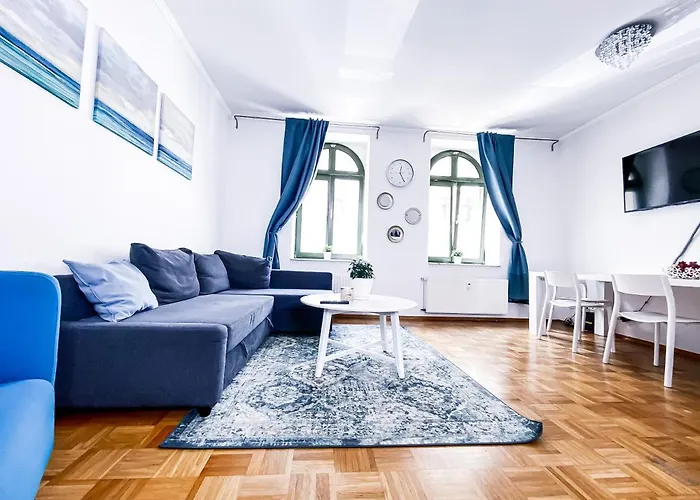 Zentraler Altbau Am Clara-Zetkin-Park, Rb-Arena Um Die Ecke, Netflix Inklusive
