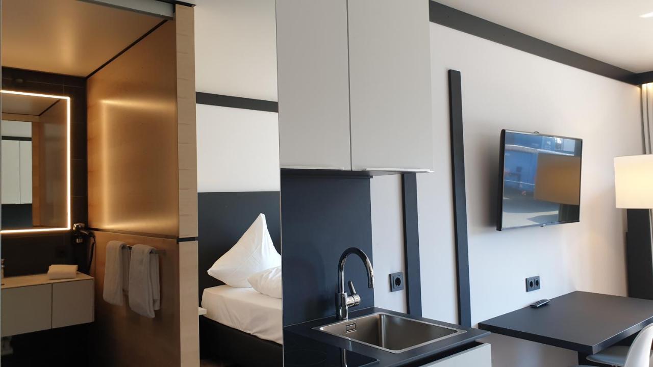 Le Hotel *