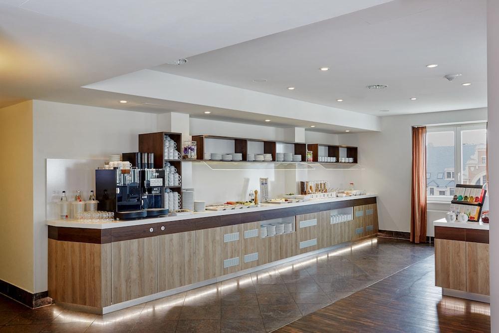 H+ Hotel 4*