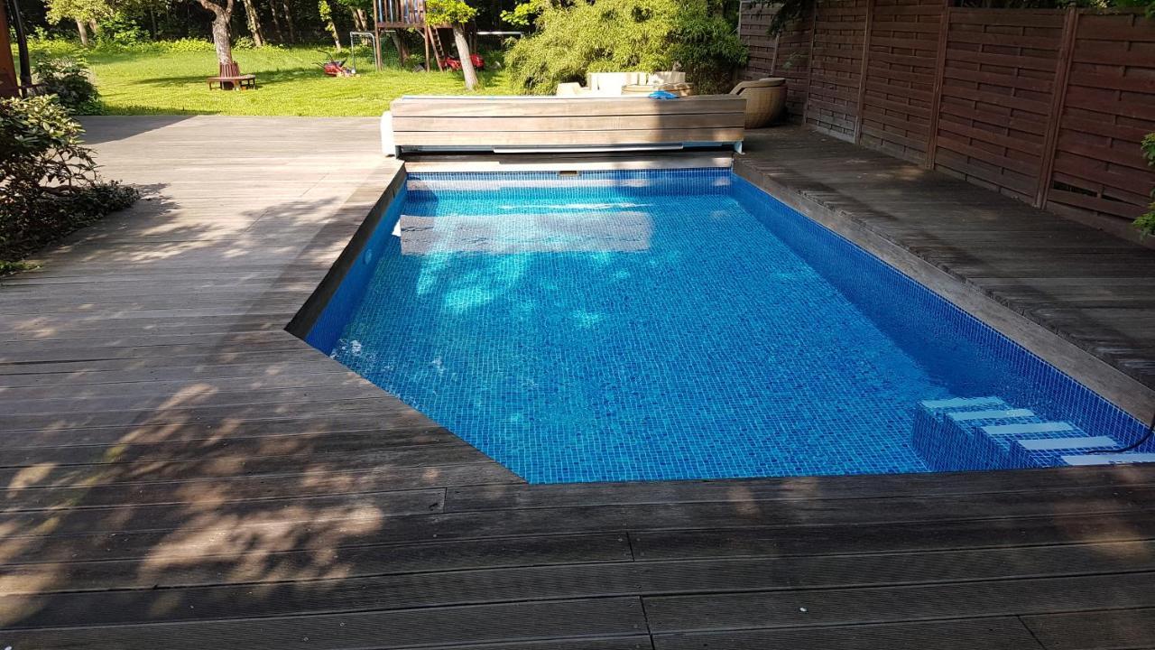 Mit Pool Und Grossem Garten *