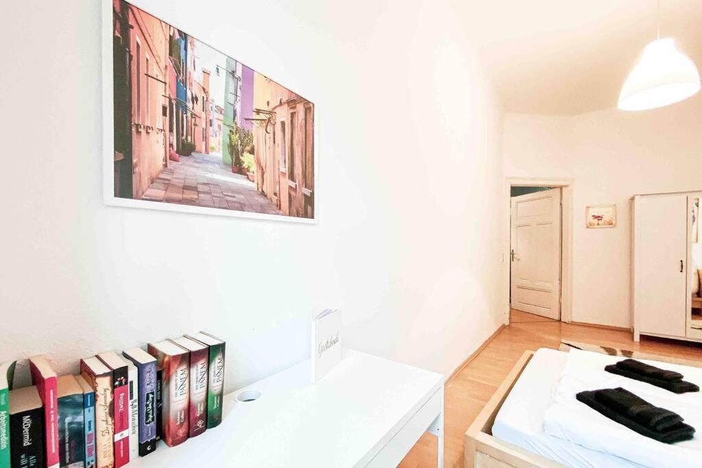 Altbau-schmuckstueck An Der Karli Mit Riesigem Balkon * Leipzig