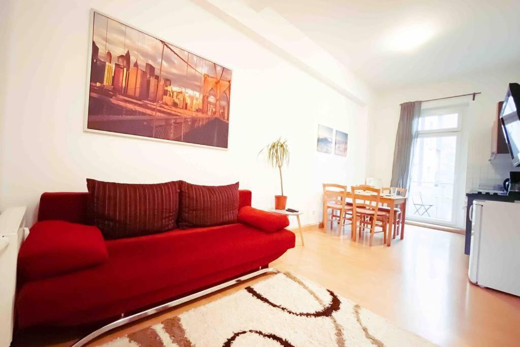 Appartement Altbauwohnung Direkt An Der Karli Mit Balkon - Netflix Inklusive *