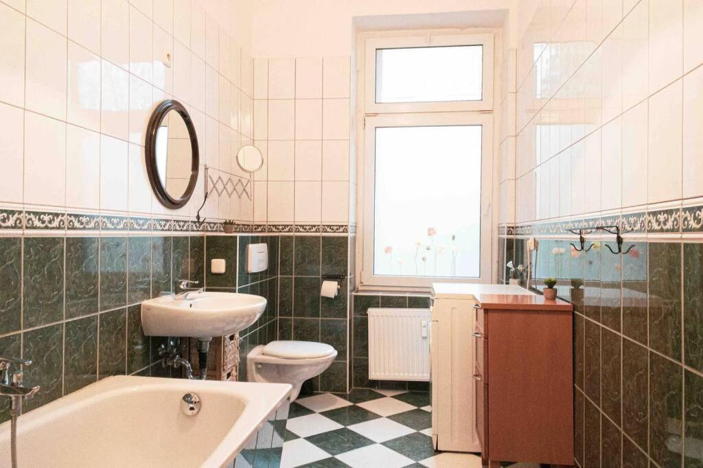 Altbau-schmuckstueck An Der Karli Mit Riesigem Balkon Appartement *