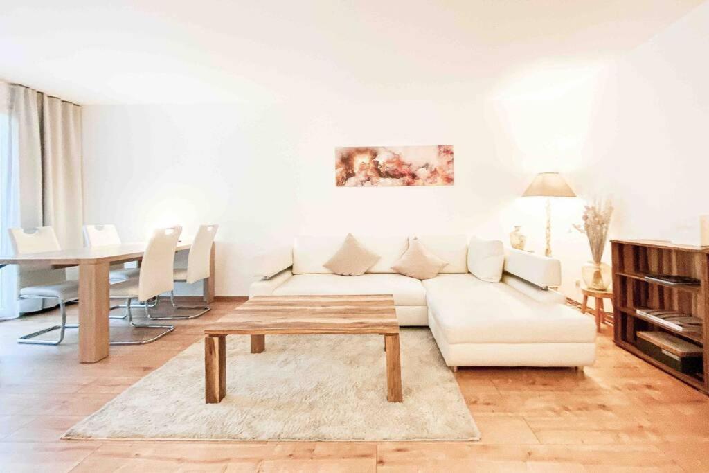 Luxury Cinema 2r Apt + Balcony / 65m² Appartement Leipzig