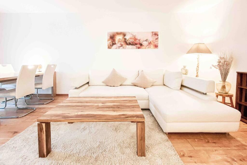 Appartement Luxury Cinema 2r Apt + Balcony / 65m² *