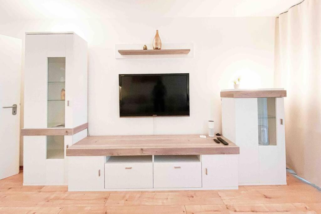 Luxury Cinema 2r Apt + Balcony / 65m² Appartement *