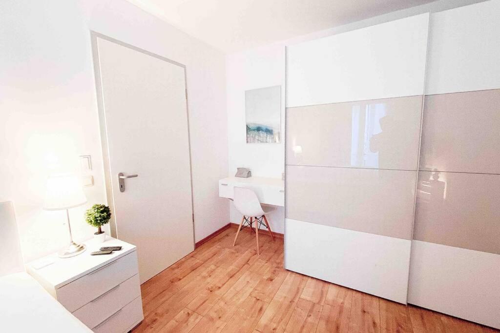 Appartement Luxury Cinema 2r Apt + Balcony / 65m² *