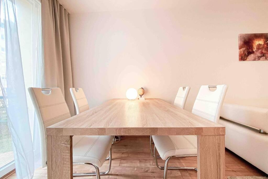 Luxury Cinema 2r Apt + Balcony / 65m² * Leipzig
