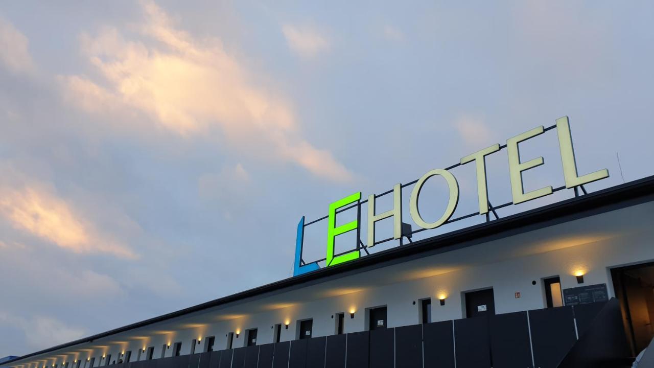 Hotel Le *