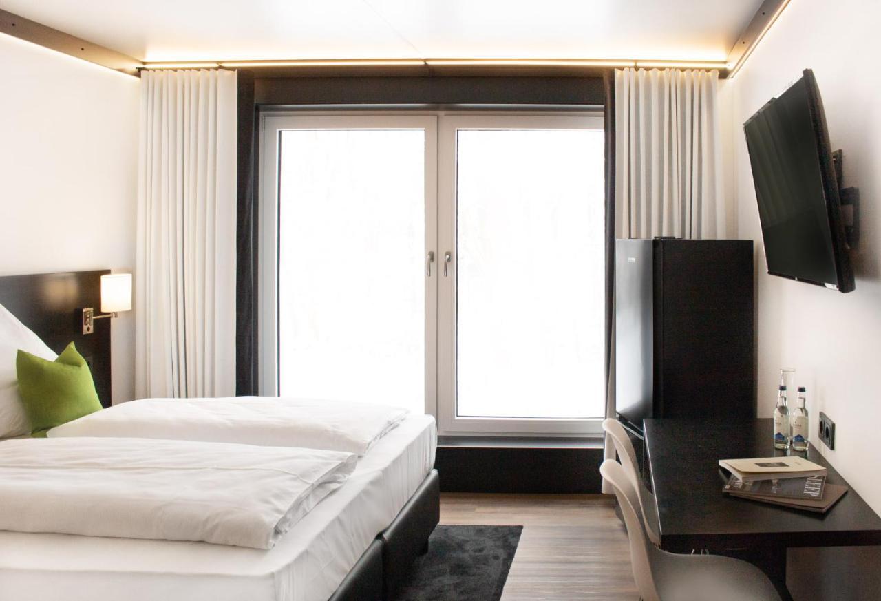 Le Hotel *
