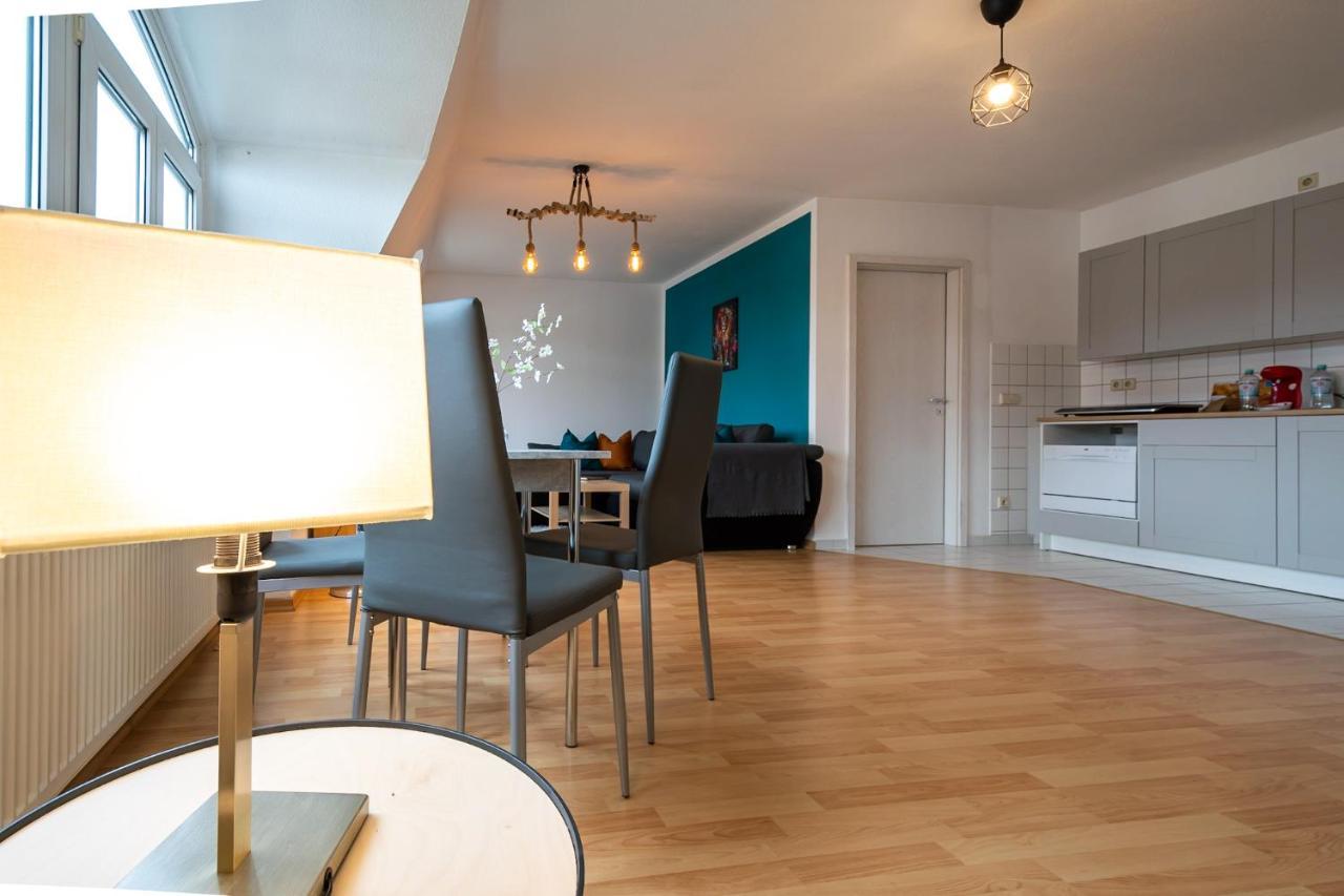 Blue Chili 99 - Grosszuegiges Loft Wlan Boxspringbett Bis 4 Pers