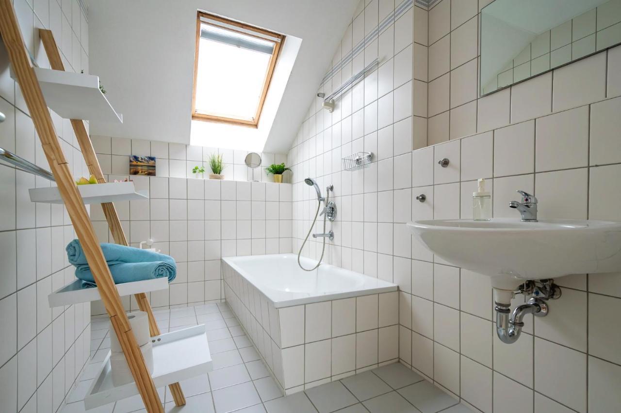 Blue Chili 99 - Grosszuegiges Loft Wlan Boxspringbett Bis 4 Pers *