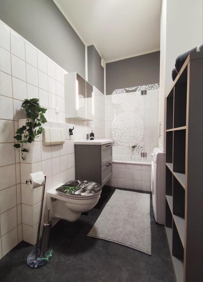 Exclusive South Central Apartment *