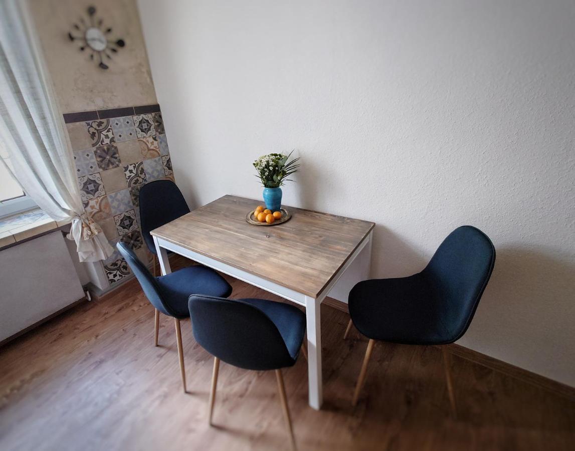 Flat In Neo Country Style Aus Gruenderzeit Bis 6 Person Apartment Leipzig