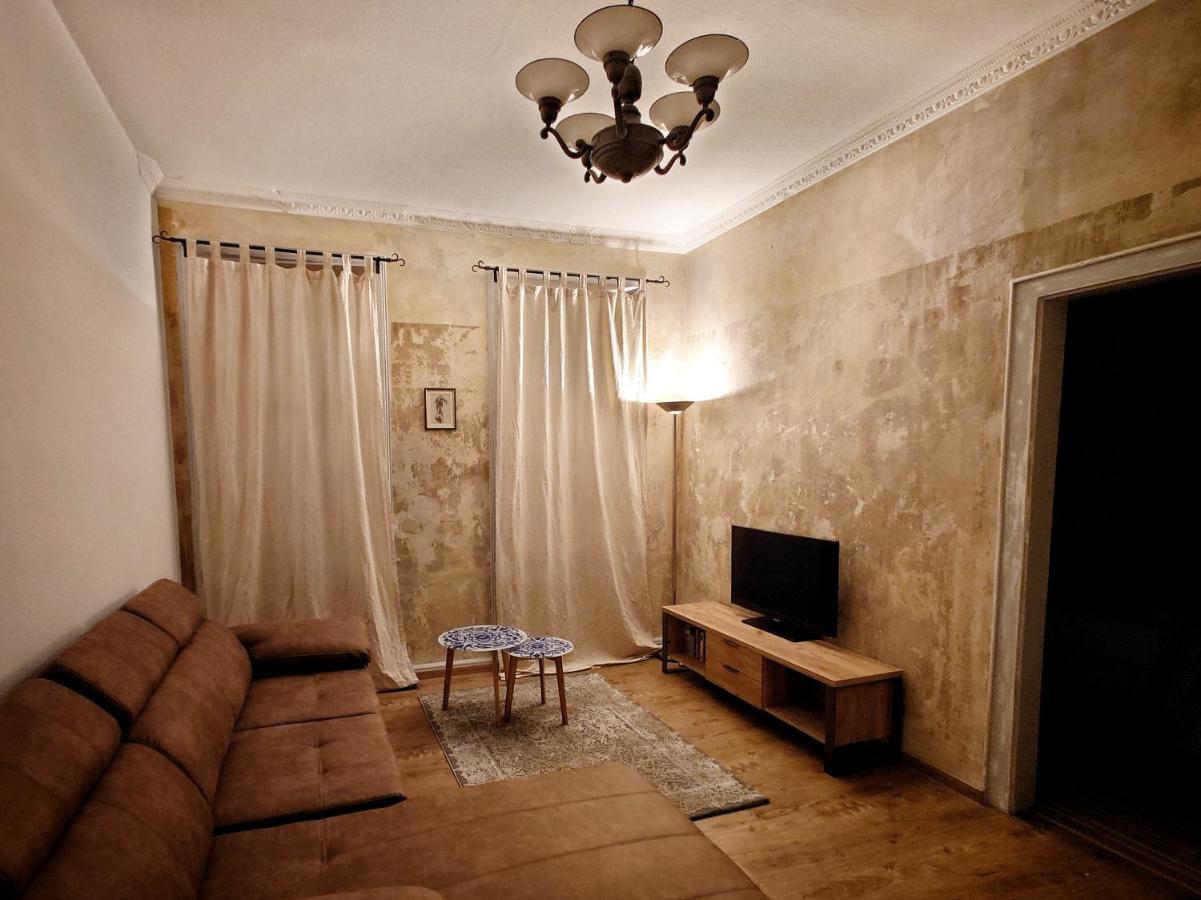 Flat In Neo Country Style Aus Gruenderzeit Bis 6 Person Leipzig