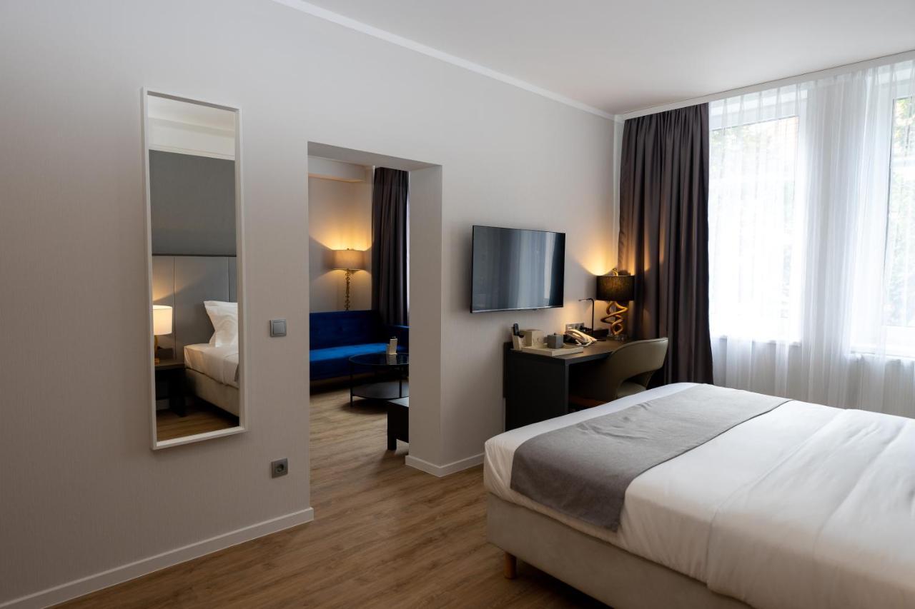 Emily Neue Messe Hotel