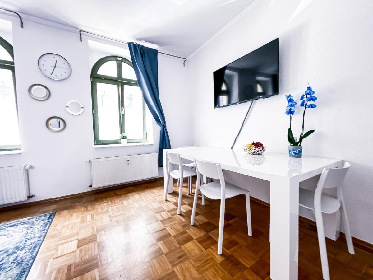 Zentraler Altbau Am Clara-zetkin-park, Rb-arena Um Ecke, Netflix Inklusive Appartement *