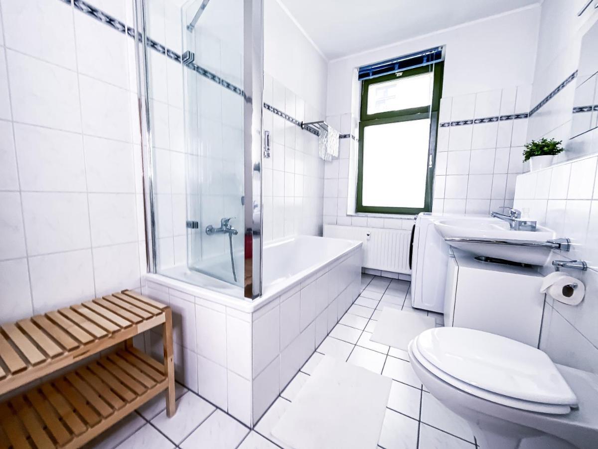 Appartement Zentraler Altbau Am Clara-zetkin-park, Rb-arena Um Ecke, Netflix Inklusive *