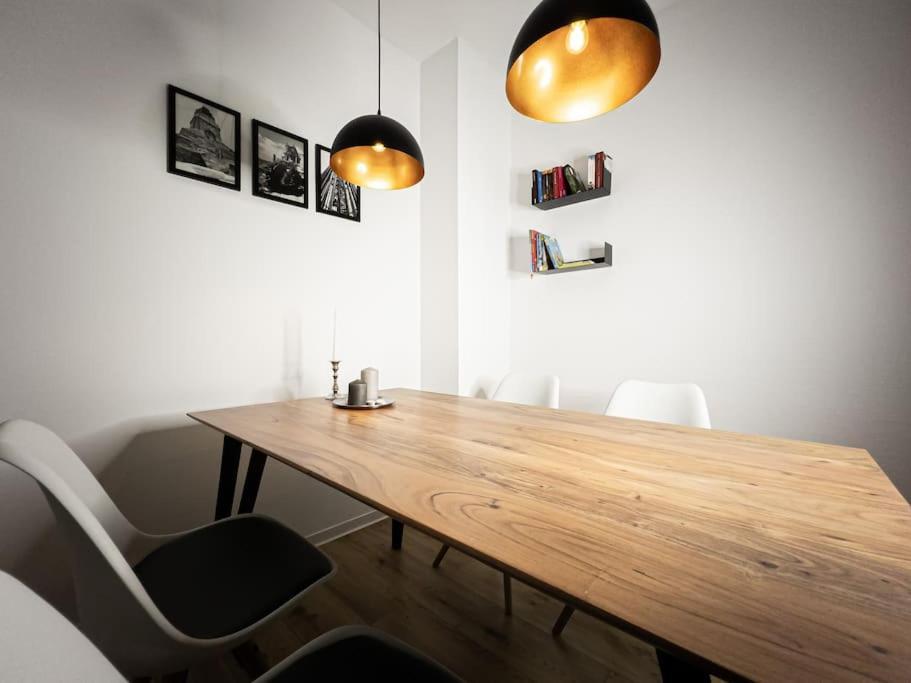 Wohlfuehl-oase Mitten In Der Stadt - Garten, Grill, Netflix Und Drucker Appartement