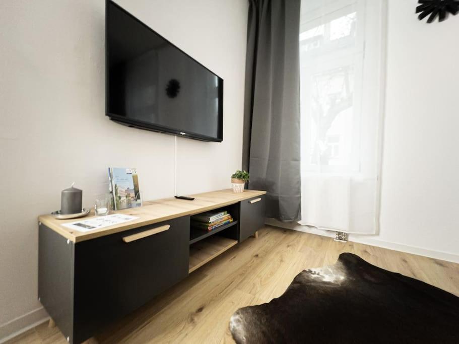 Wohlfuehl-oase Mitten In Der Stadt - Garten, Grill, Netflix Und Drucker Appartement *