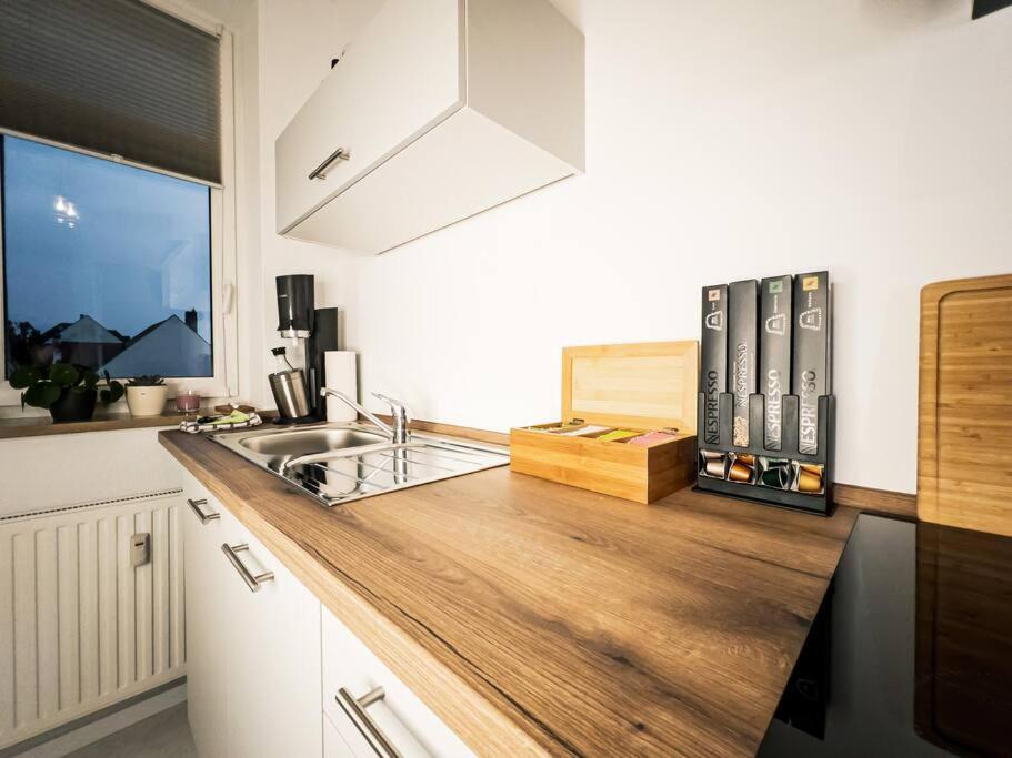 Purer Luxus Mit 2 Schlafzimmern, Balkon Und Privat-parkplatz * Leipzig