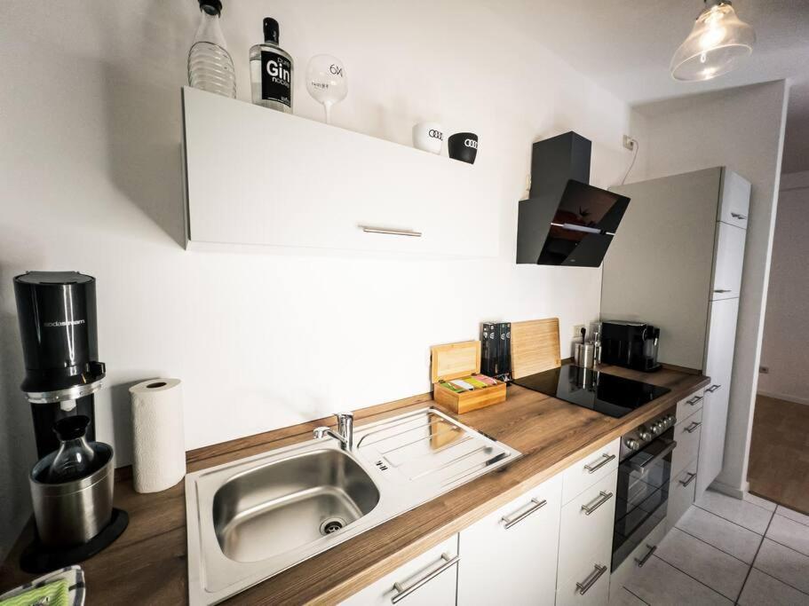 Purer Luxus Mit 2 Schlafzimmern, Balkon Und Privat-parkplatz * Leipzig