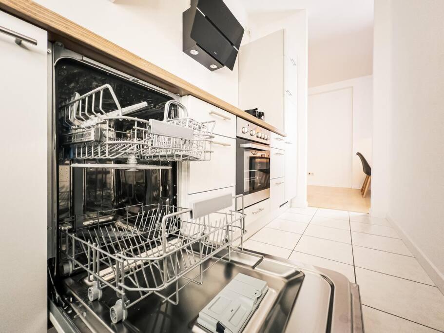 Purer Luxus Mit 2 Schlafzimmern, Balkon Und Privat-parkplatz * Leipzig