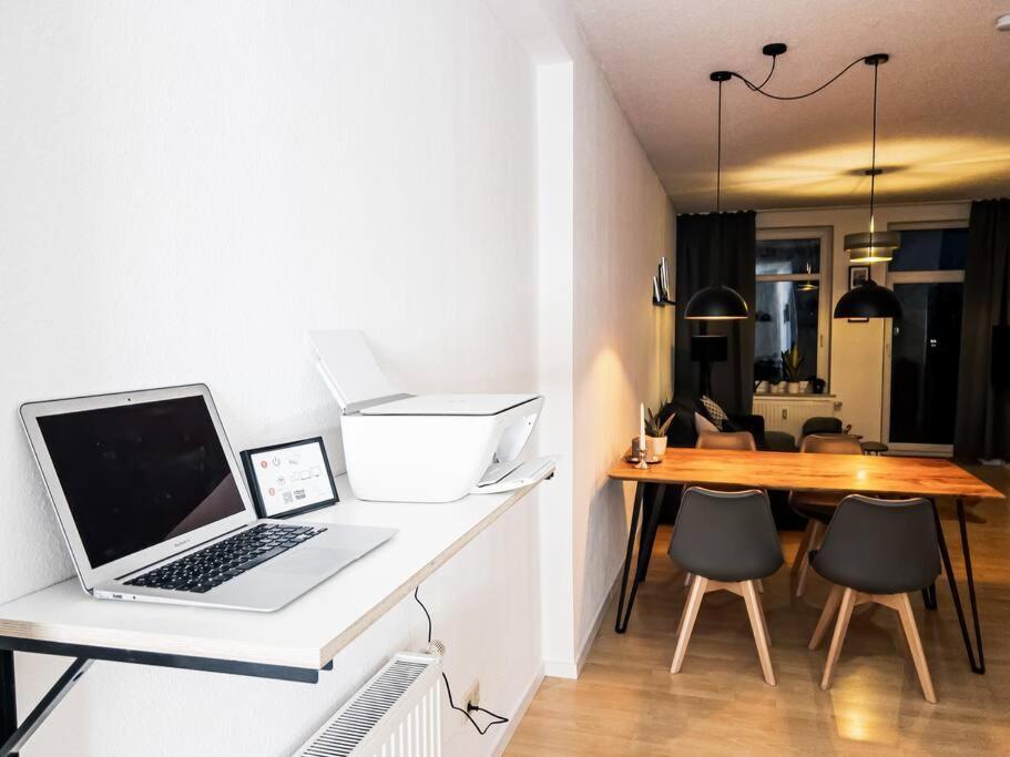 Purer Luxus Mit 2 Schlafzimmern, Balkon Und Privat-parkplatz *