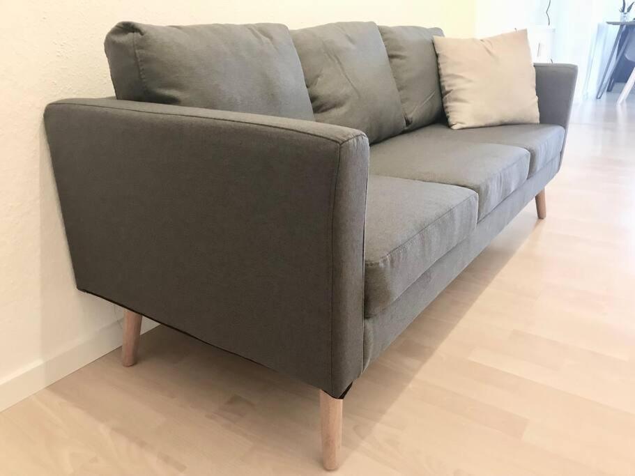 Purer Luxus Mit 2 Schlafzimmern, Balkon Und Privat-parkplatz *