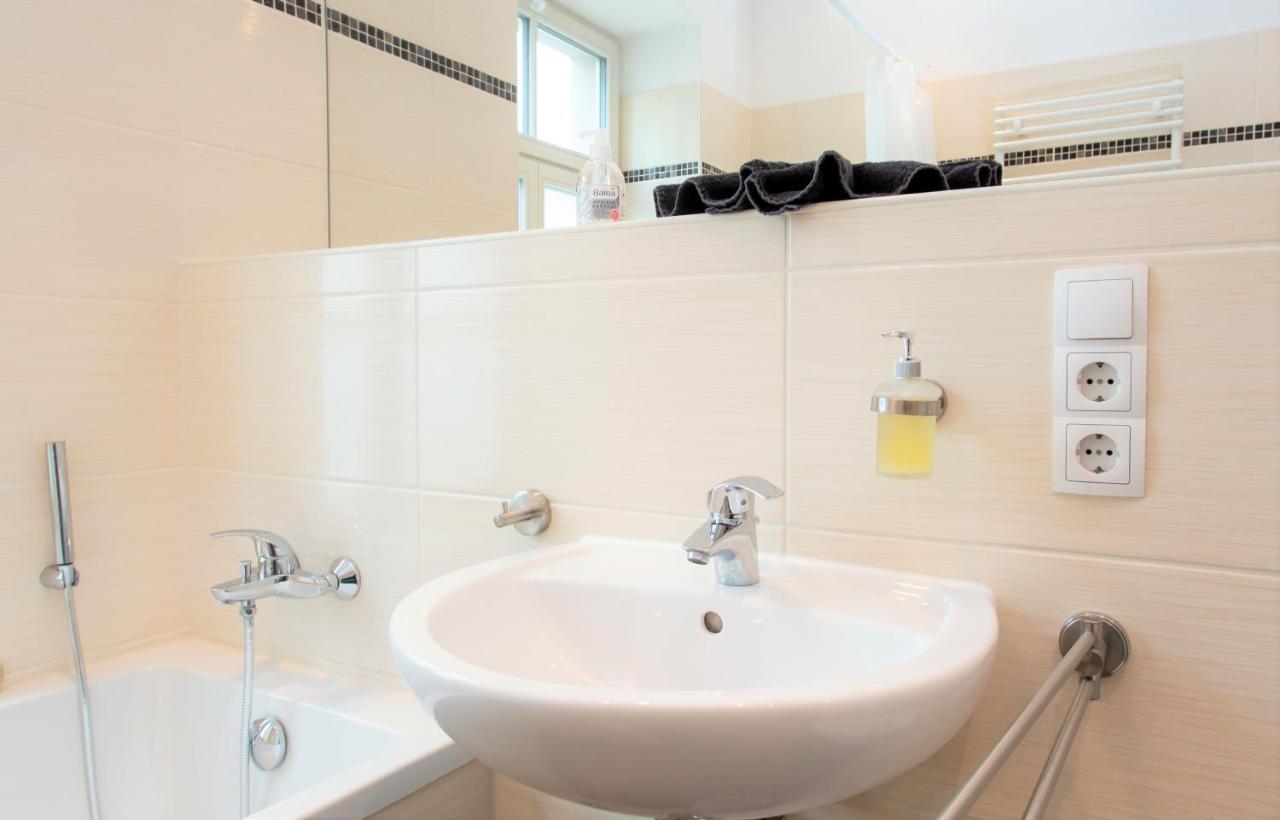 Luxus-apartment Im Herzen Von - Kostenloser Parkplatz In Videouberwachter Tiefgarage Apartment