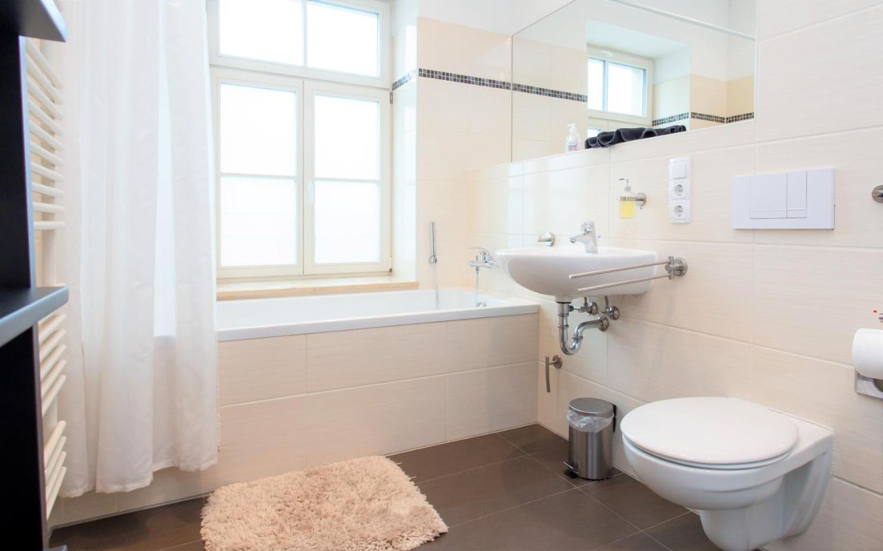 Luxus-apartment Im Herzen Von - Kostenloser Parkplatz In Videouberwachter Tiefgarage Apartment