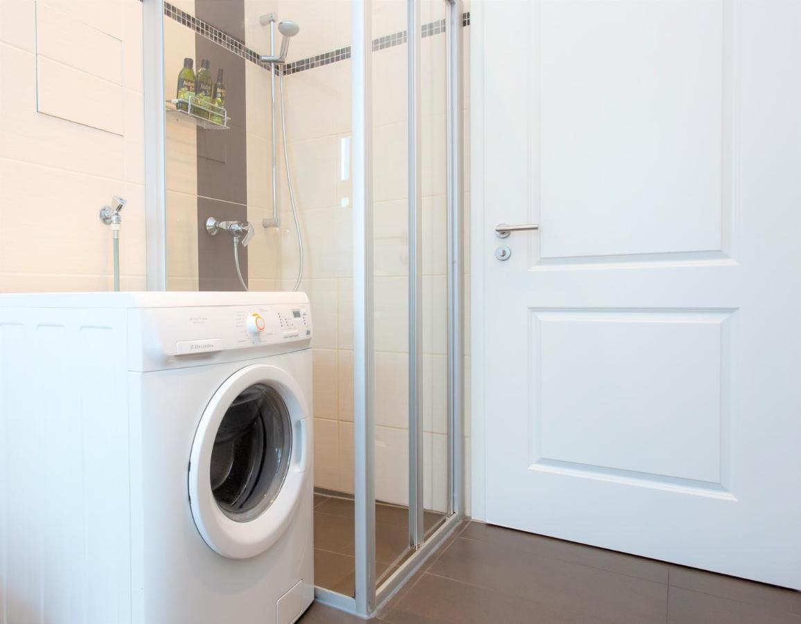Luxus-apartment Im Herzen Von - Kostenloser Parkplatz In Videouberwachter Tiefgarage Apartment