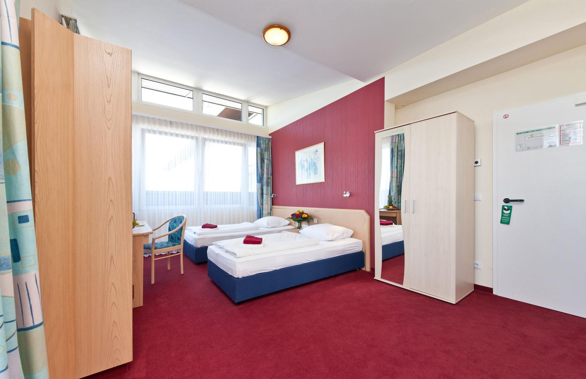 Aviva Hotel
