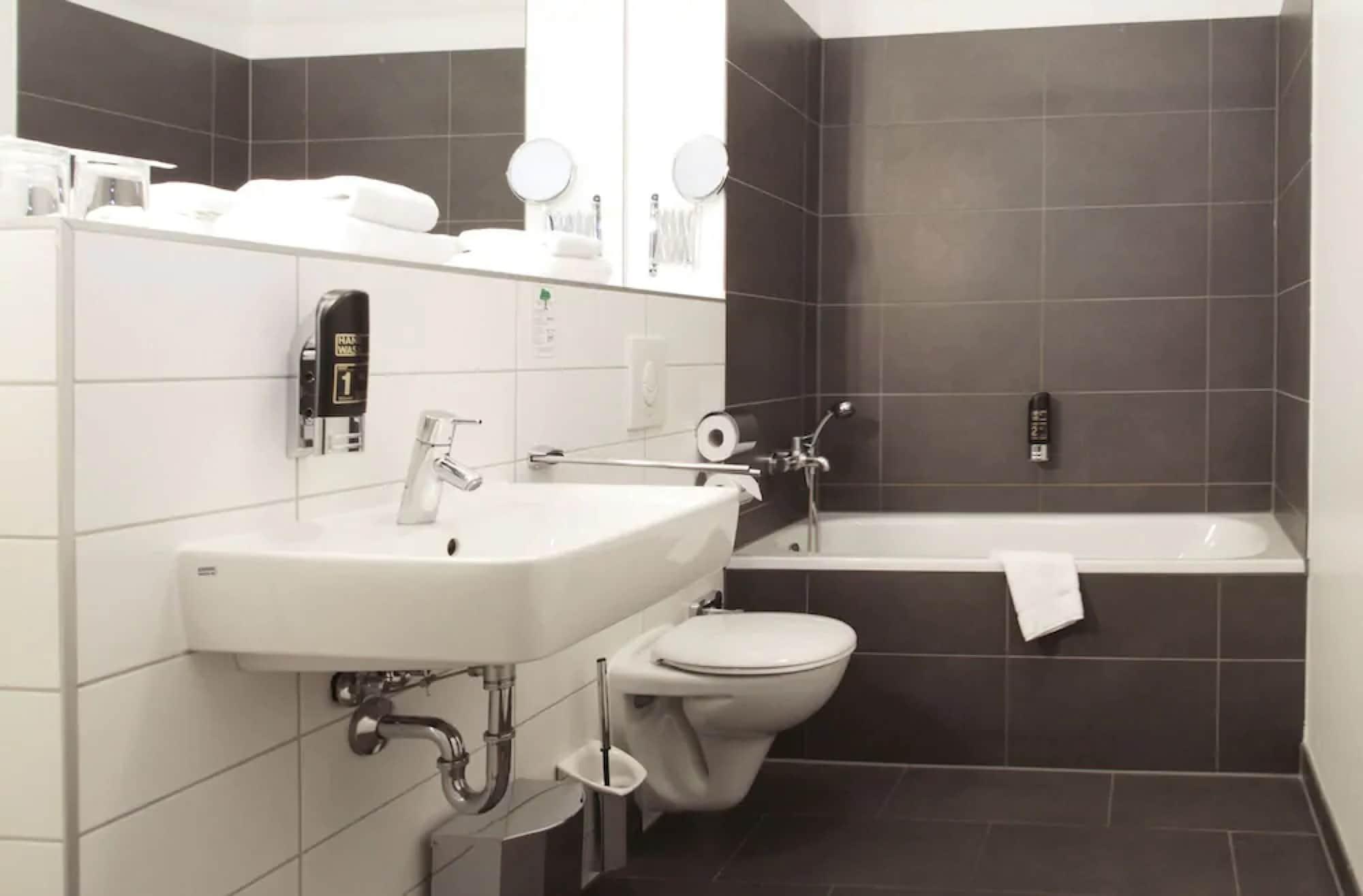 Royal International 4*