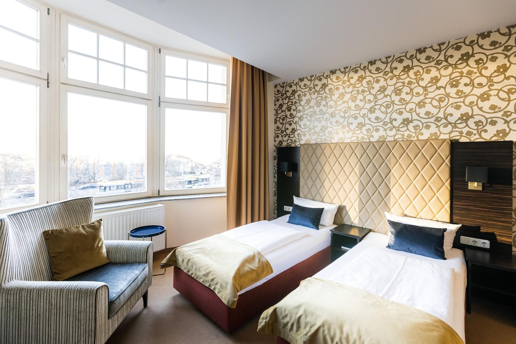 Royal International Hotel 4*