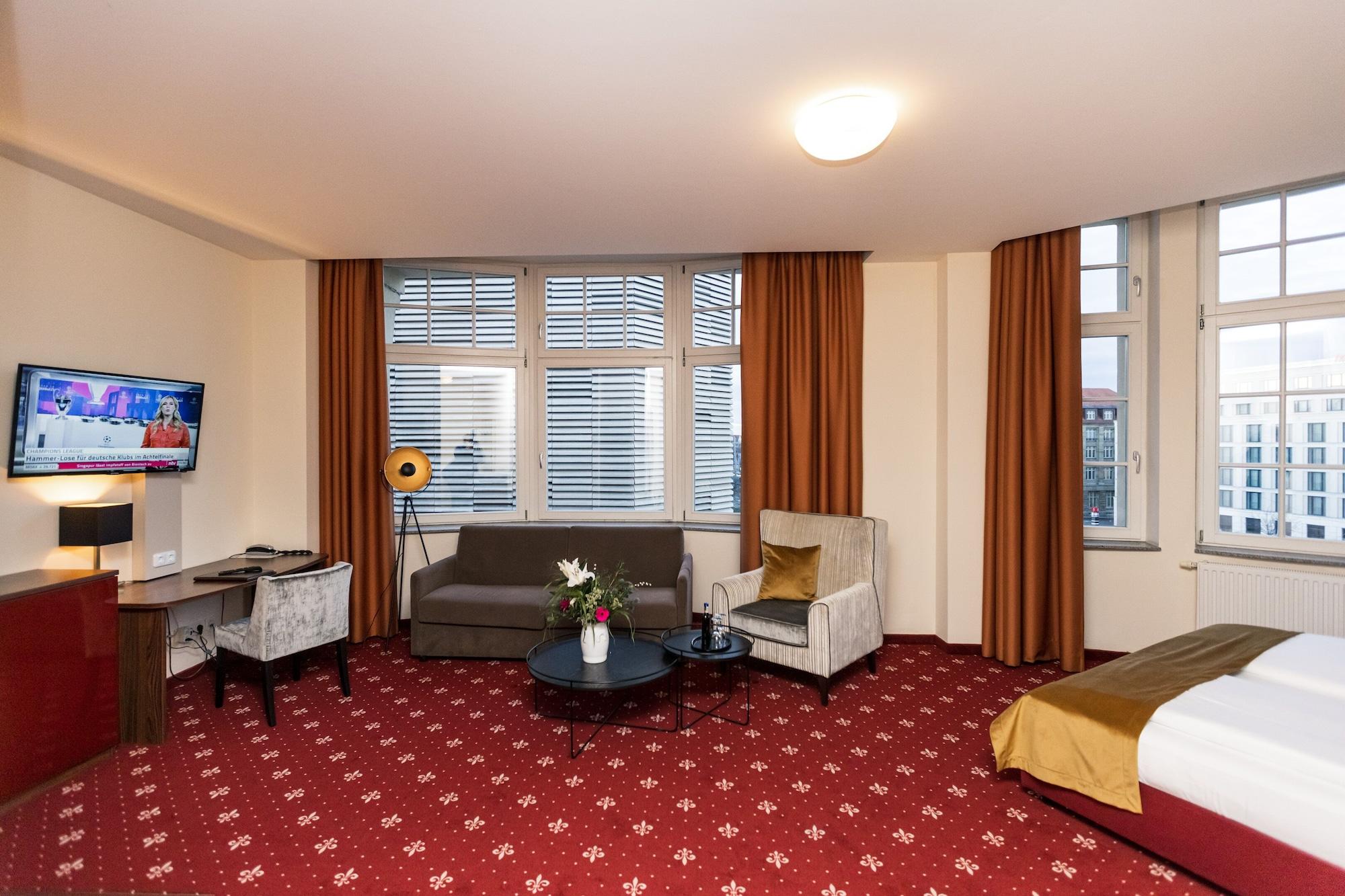 Royal International Hotel 4*