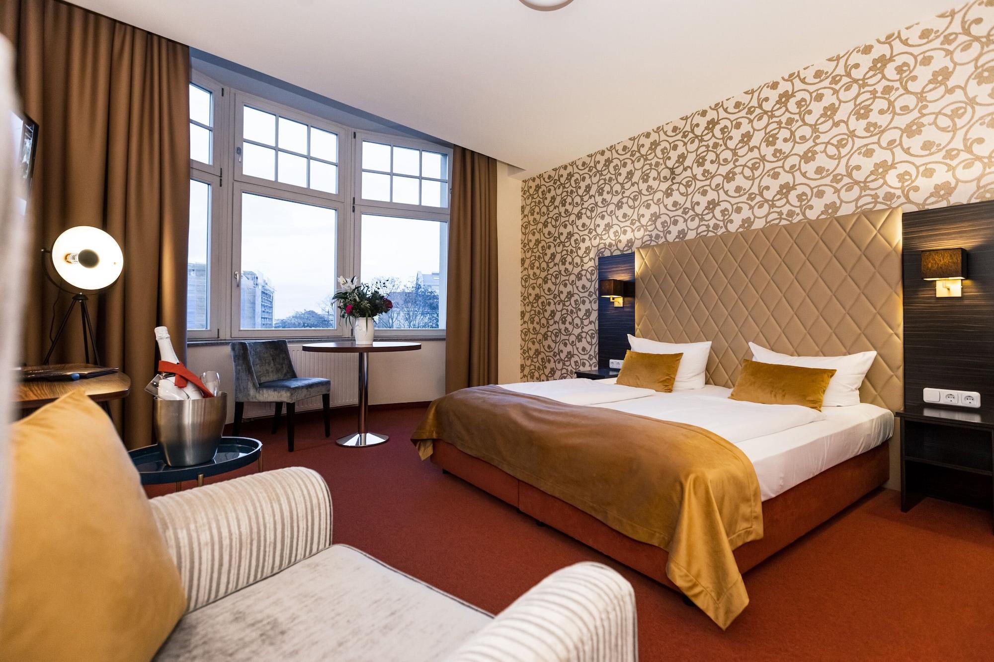 Royal International 4*