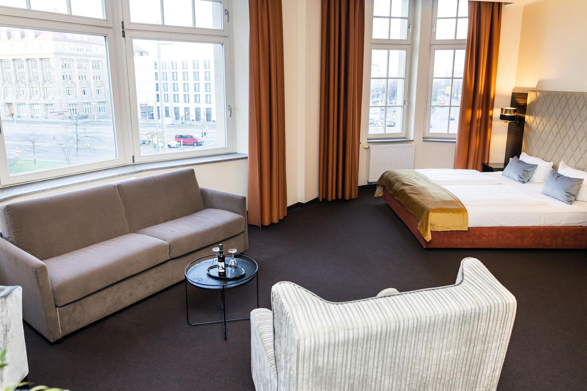 Royal International Hotel 4*