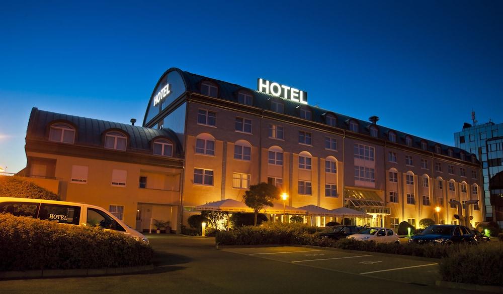 Sachsenpark-hotel Hotel 4*