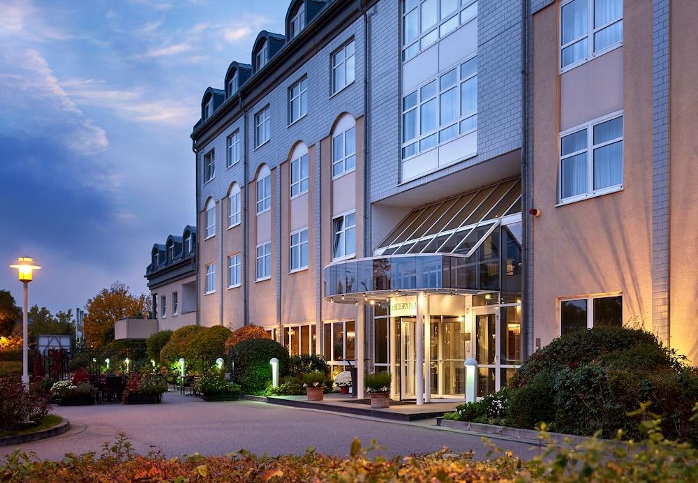 Sachsenpark-hotel 4*