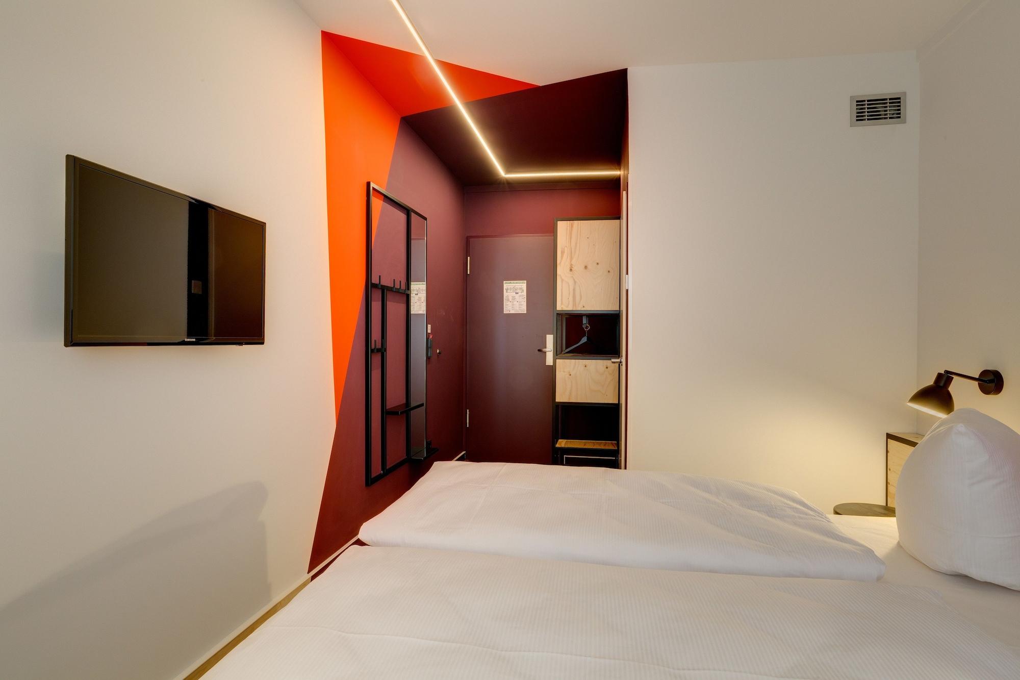 Hotel Meininger Hauptbahnhof 3*