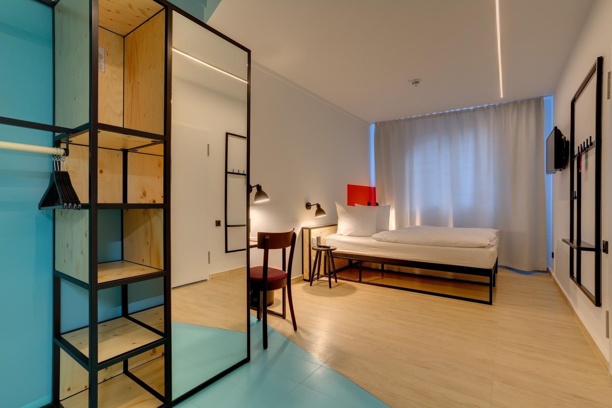 Hotel Meininger Hauptbahnhof 3*