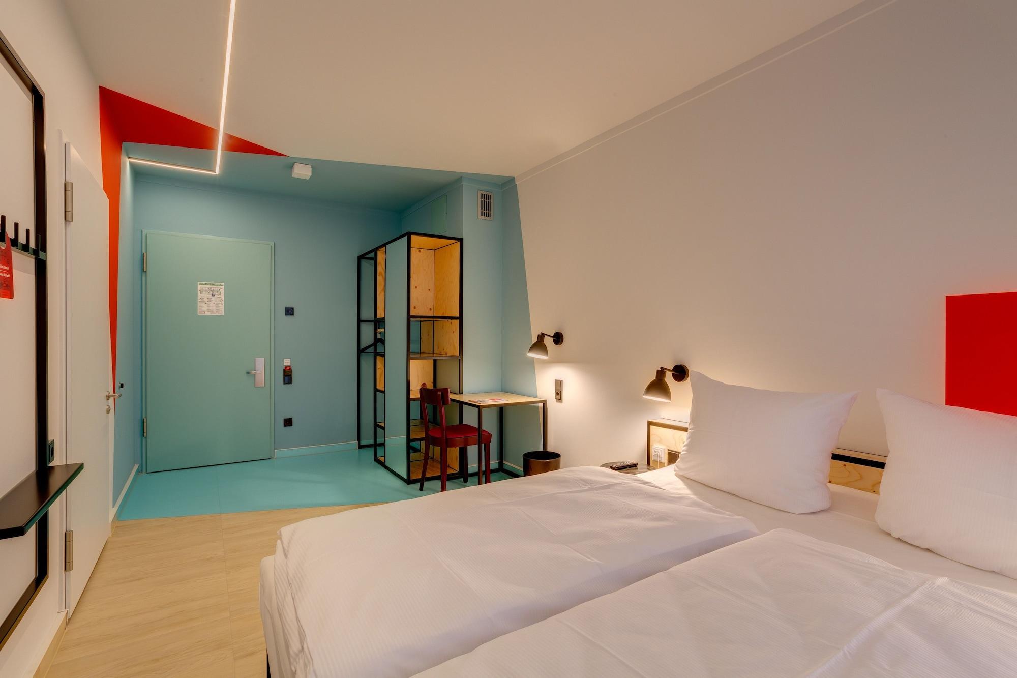Meininger Hauptbahnhof Hotel 3*