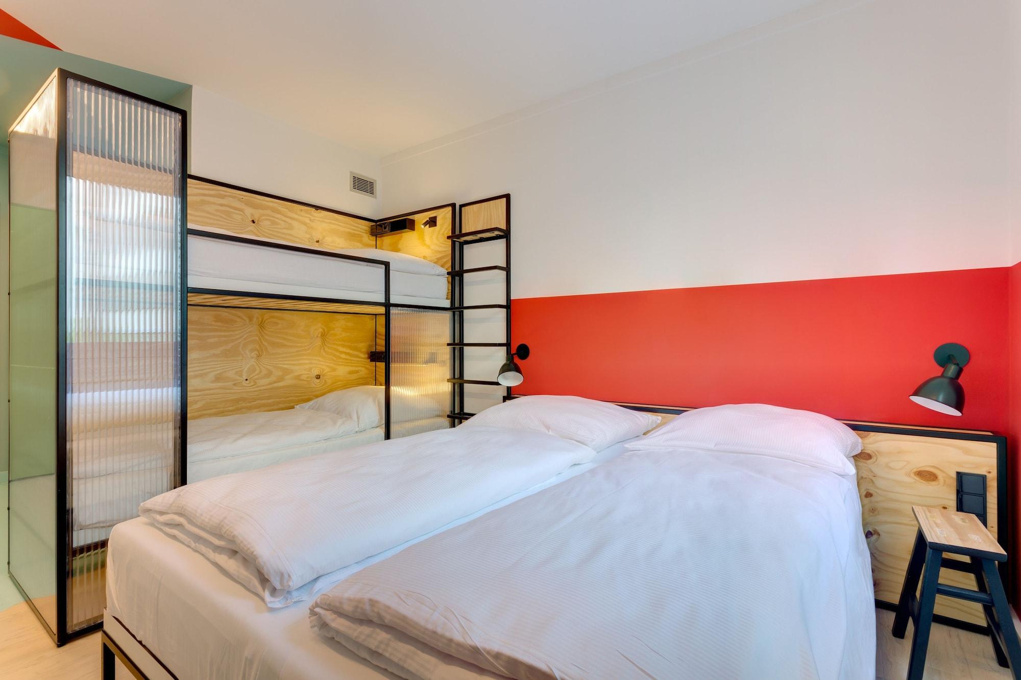 Meininger Hauptbahnhof Hotel 3*